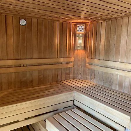 Modern With Shared Sauna In Of شقة